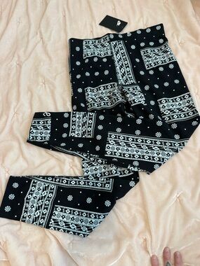 Nike Black & White Bandana-Pattern Leggings